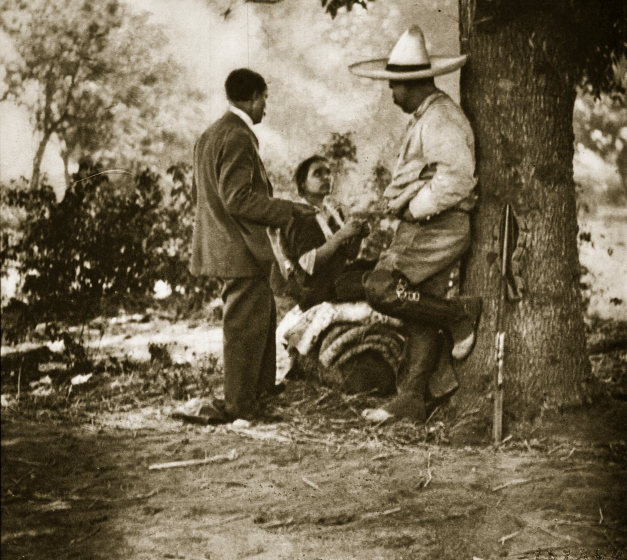 Pancho Villa na svém ranči, 1920-23 (čb fotografie) od Gerald Brandon