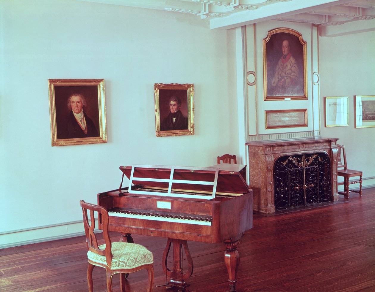Pohled na místnost s klavírem Ludwiga van Beethovena (1770-1827) od German School