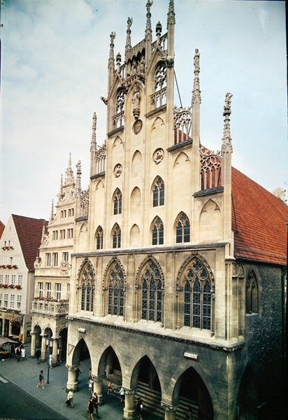 Pohled na radnici od German School