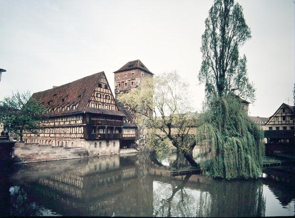 Pohled na Weinstadel, postavený v letech 1446-48 od German School