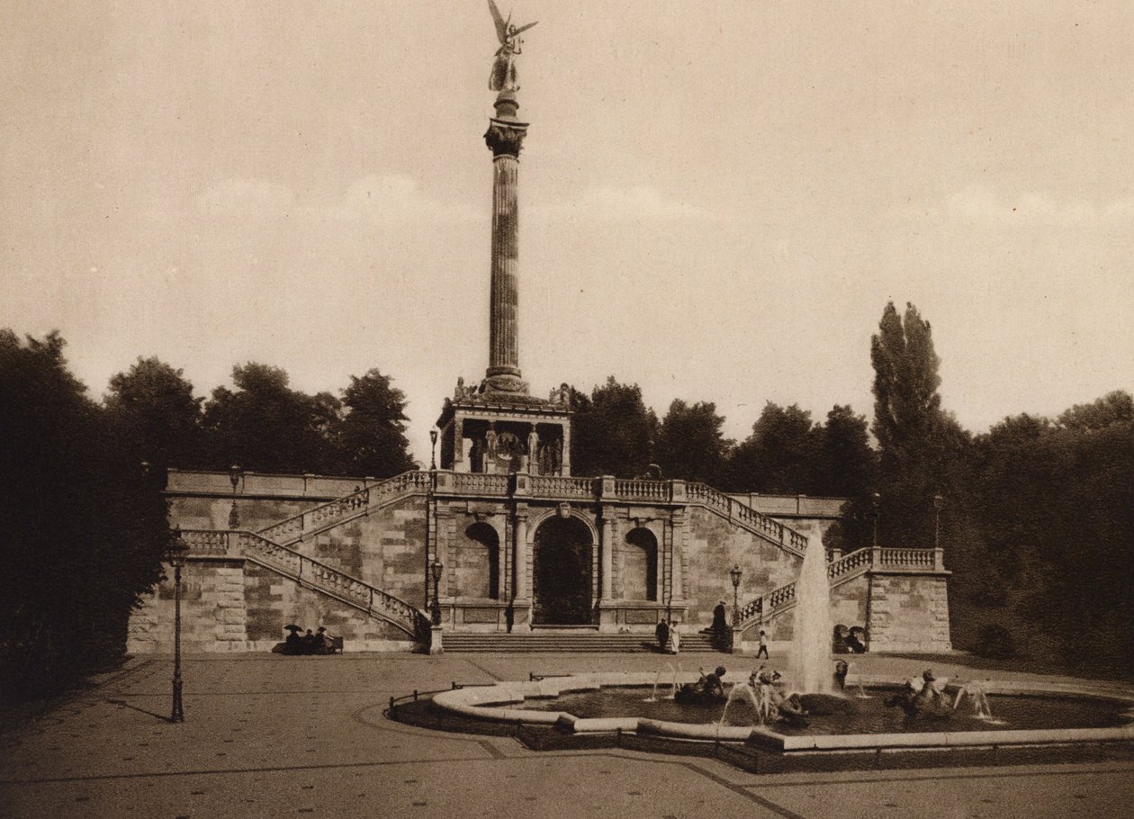 Mnichov: Památník míru s terasou (čb fotografie) od German Photographer