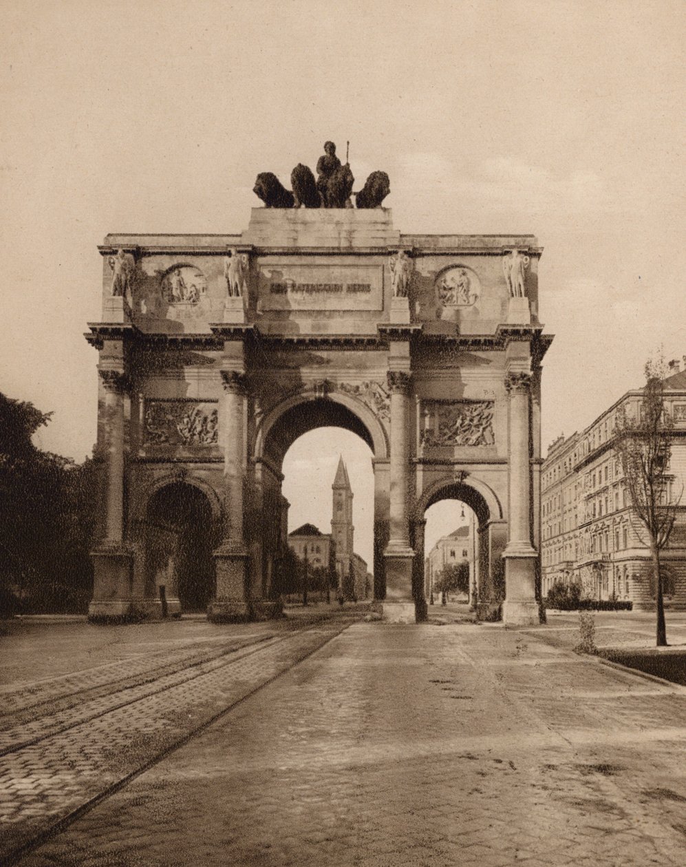 Munchen / Mnichov: Siegestor (čb fotografie) od German Photographer