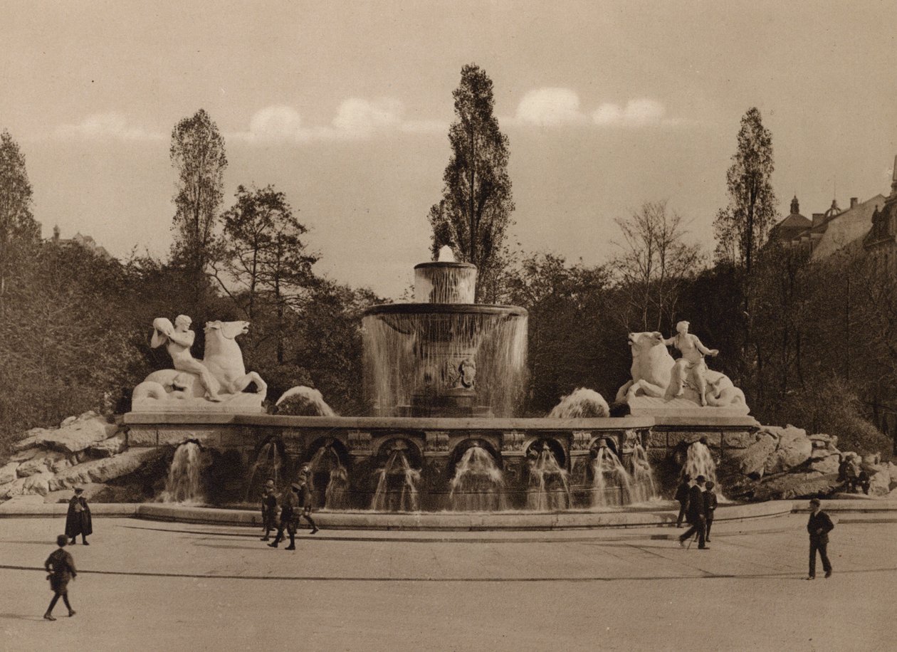 Munchen / Mnichov: Wittelsbacher Brunnen (čb fotografie) od German Photographer