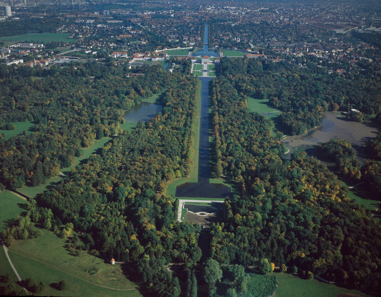 Barokní umění: Letecký pohled na park Nymphenburg 17. století Mnichov, Německo od German School