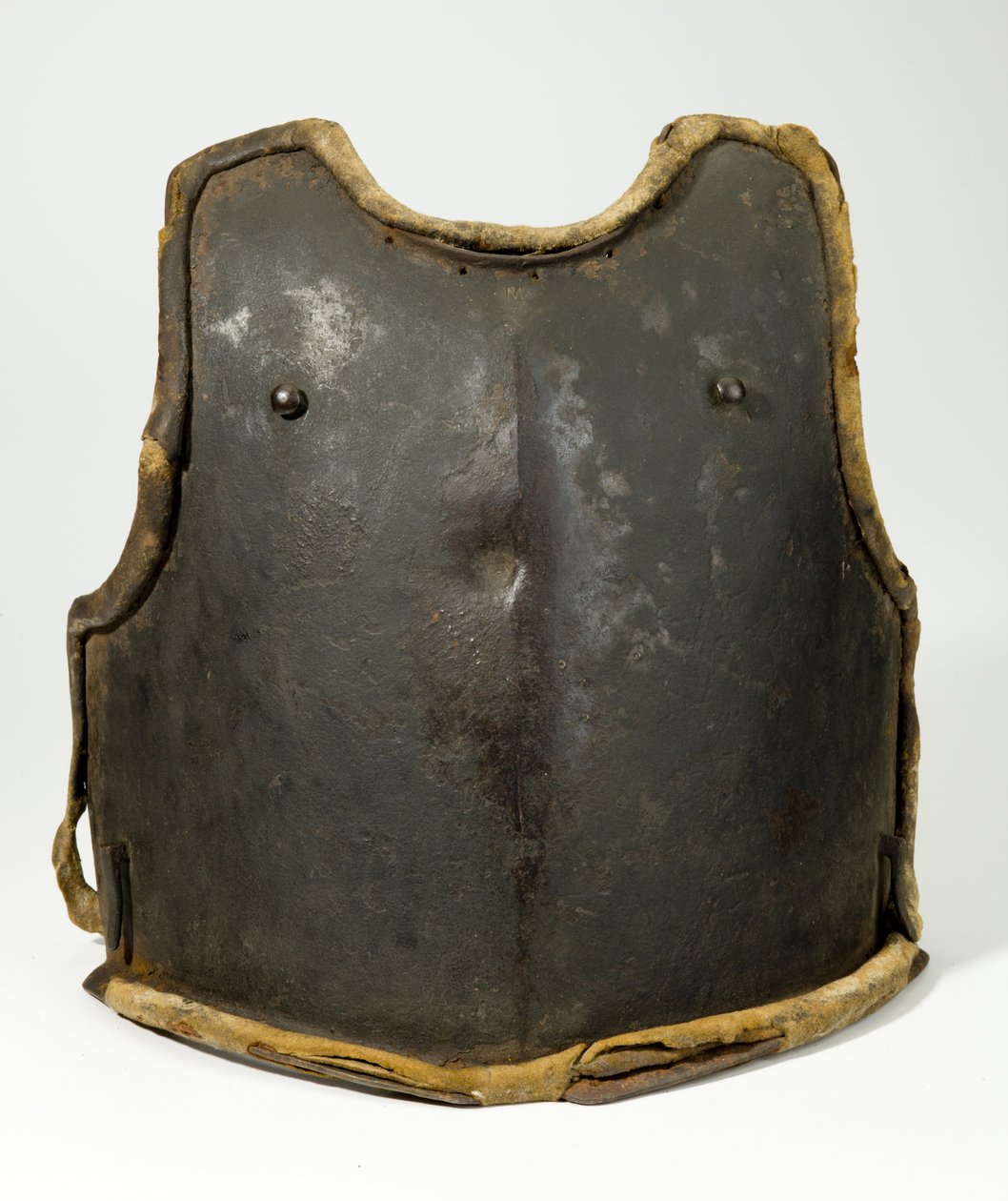 Prsní deska, cca 1650-1700 (ocel, barva, kůže a tkanina) od German School