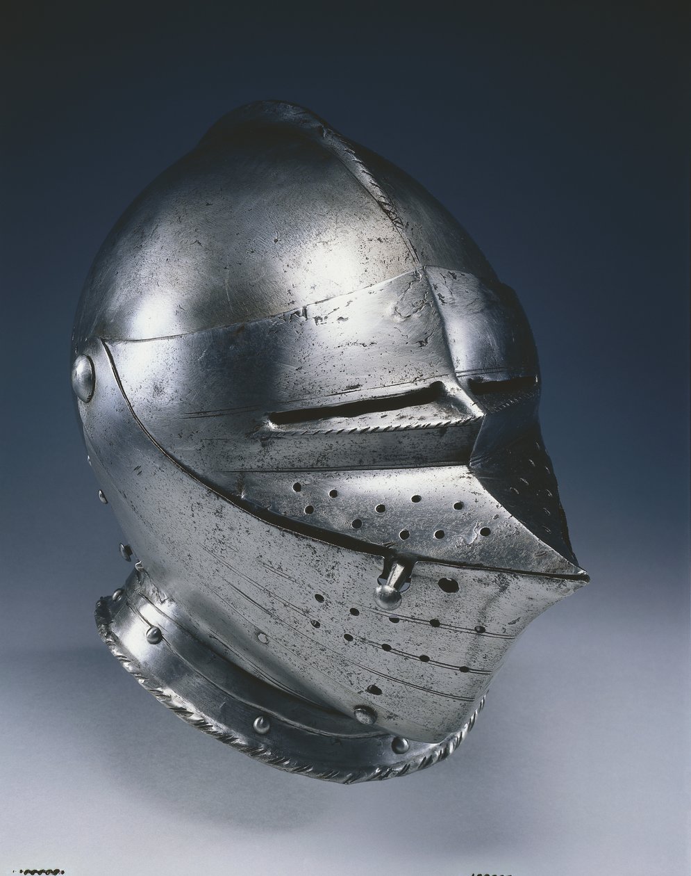 Close Helmet, c.1510-1530 (ocel s černým nátěrem) od German School