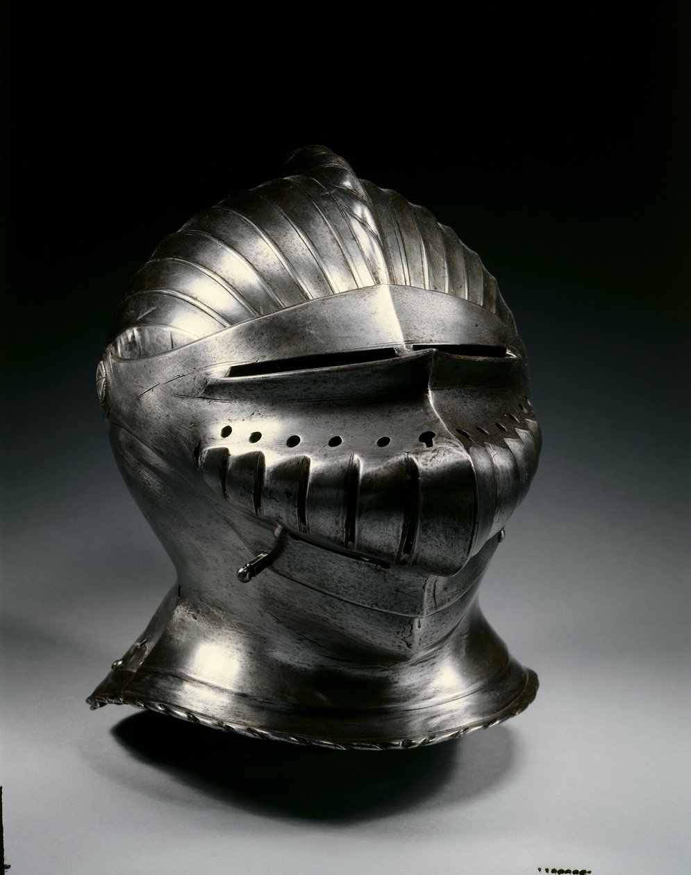Uzavírací helma v maxmiliánském stylu, kolem 1510-30 od German School