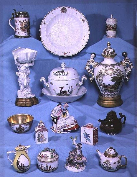 Sbírka míšeňského porcelánu z počátku 18. století od German School