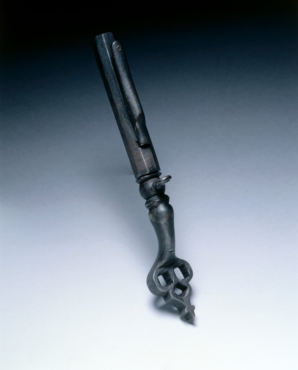 Kombinovaný klíč na blokování kol a práškový odměr, c.1625-50 (ocel) od German School