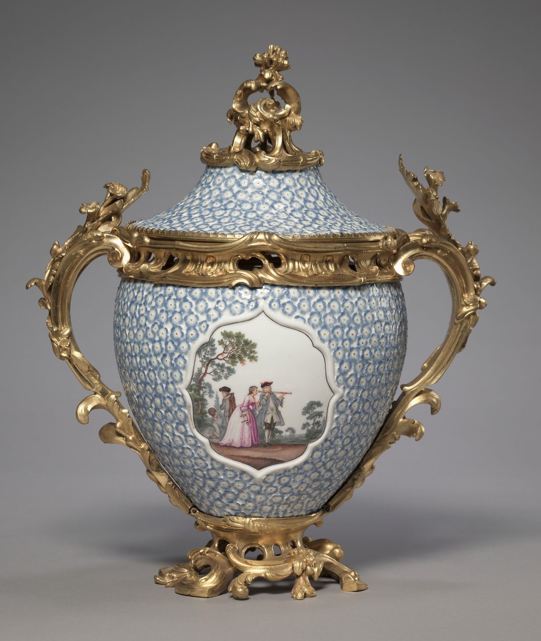 Zakrytá váza, vyrobená v Meissen Porcelain Factory, Německo, 1749 od German School