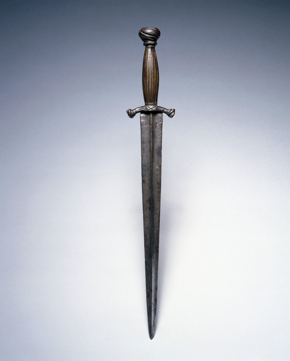 Dýka, polovina 1500 (ocel s rukojetí z losího rohu) od German School
