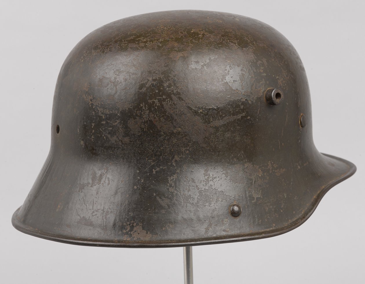 Německá ocelová přilba nebo „Stahlhelm“, kolem roku 1916 (helma) od German School