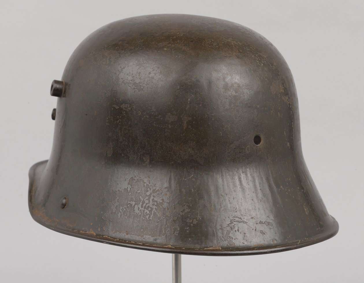 Německá ocelová přilba nebo „Stahlhelm“, kolem roku 1916 (helma) od German School