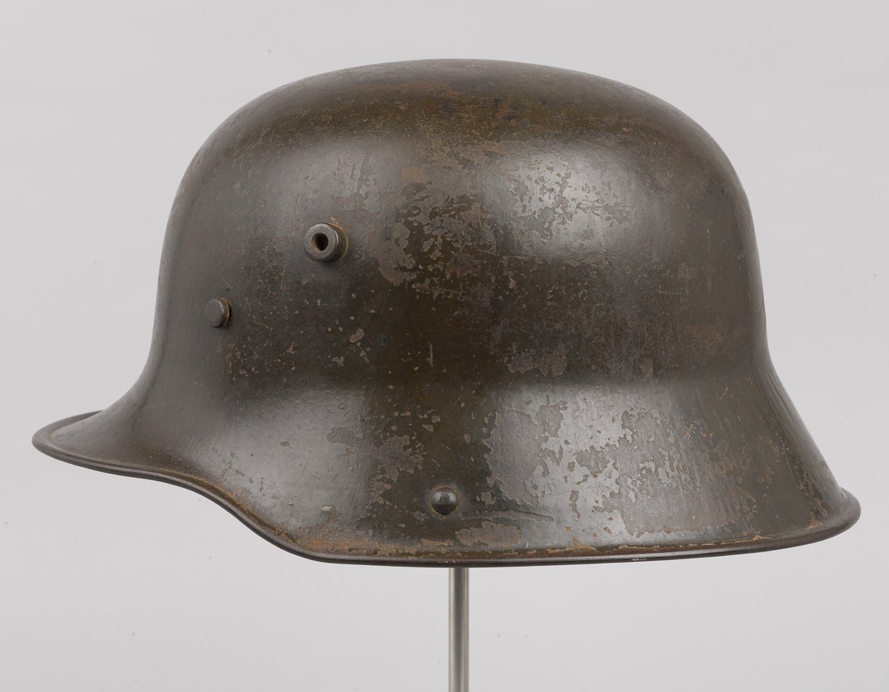 Německá ocelová přilba nebo „Stahlhelm“, kolem roku 1916 (helma) od German School
