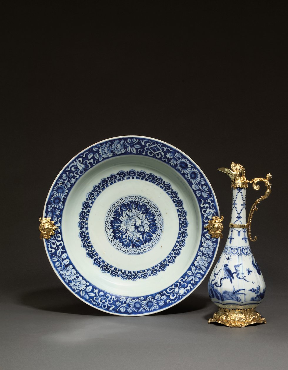 Zamontovaná čínská nádoba a mísa, Augsburg, kolem 1655-60 (porcelán a stříbro-zlacené) (viz také 1153958) od German School