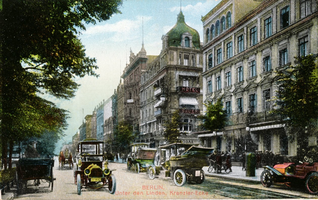 Pohlednice zobrazující Unter den Linden a Kranzler-Eck v Berlíně, kolem roku 1910 (barevné foto) od German School
