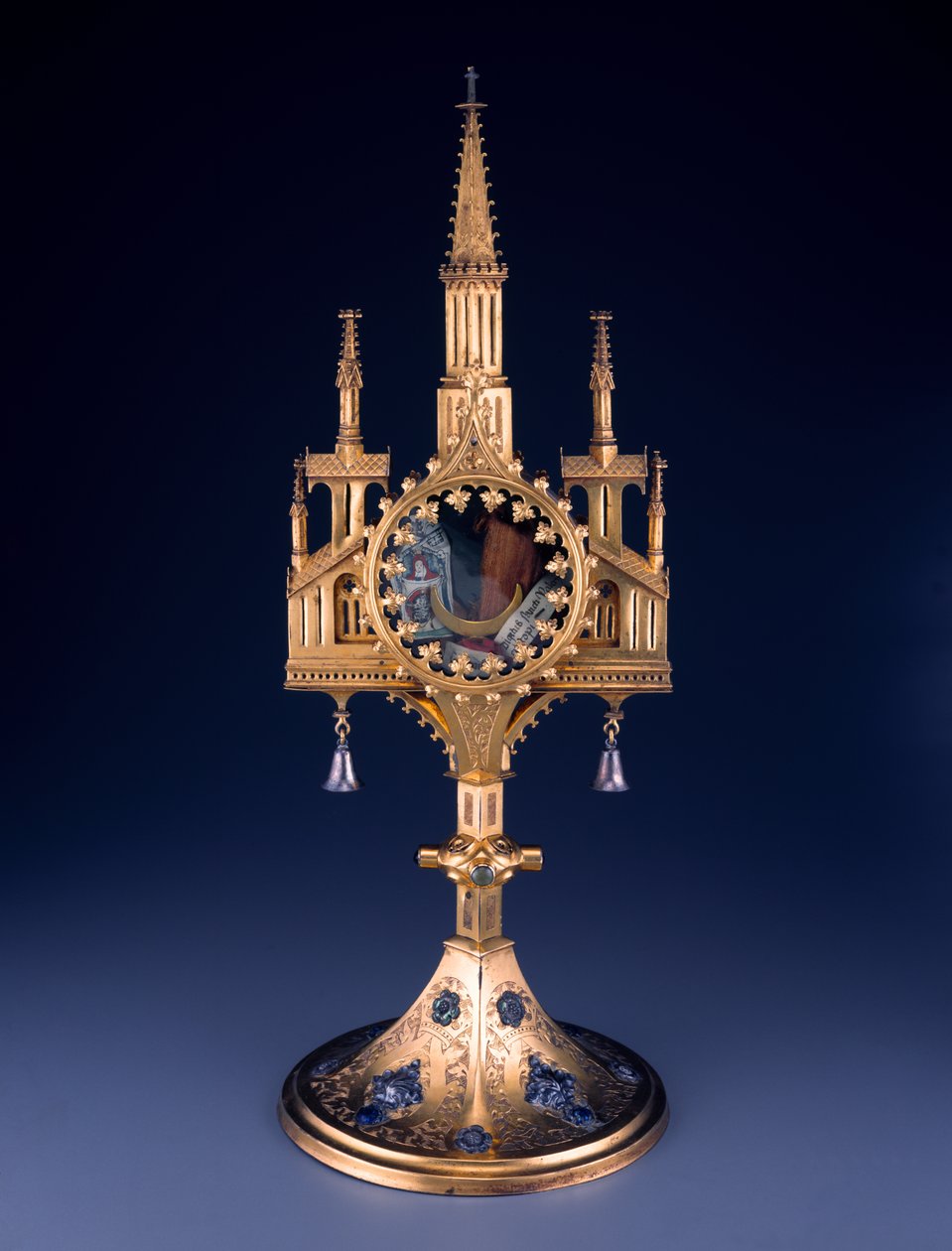 Relikviářová monstrance z guelfského pokladu, vyrobená dílnou Hildesheim, počátek 15. století (ryté měděné zlacení, stříbro a průsvitný email) od German School