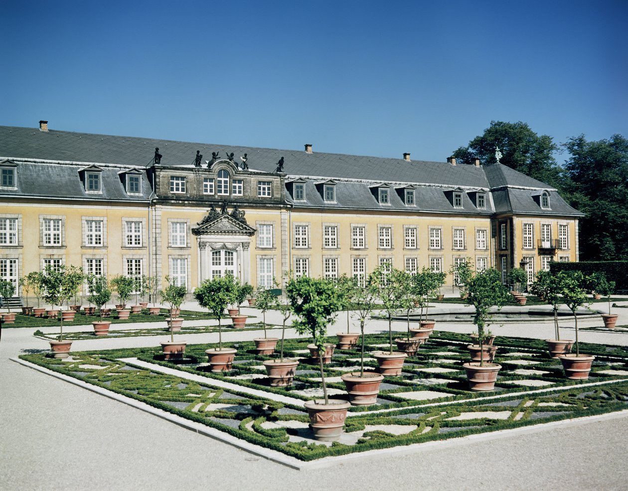 Pohled na oranžerii Herrenhausen, postavená 1720-23 od German School