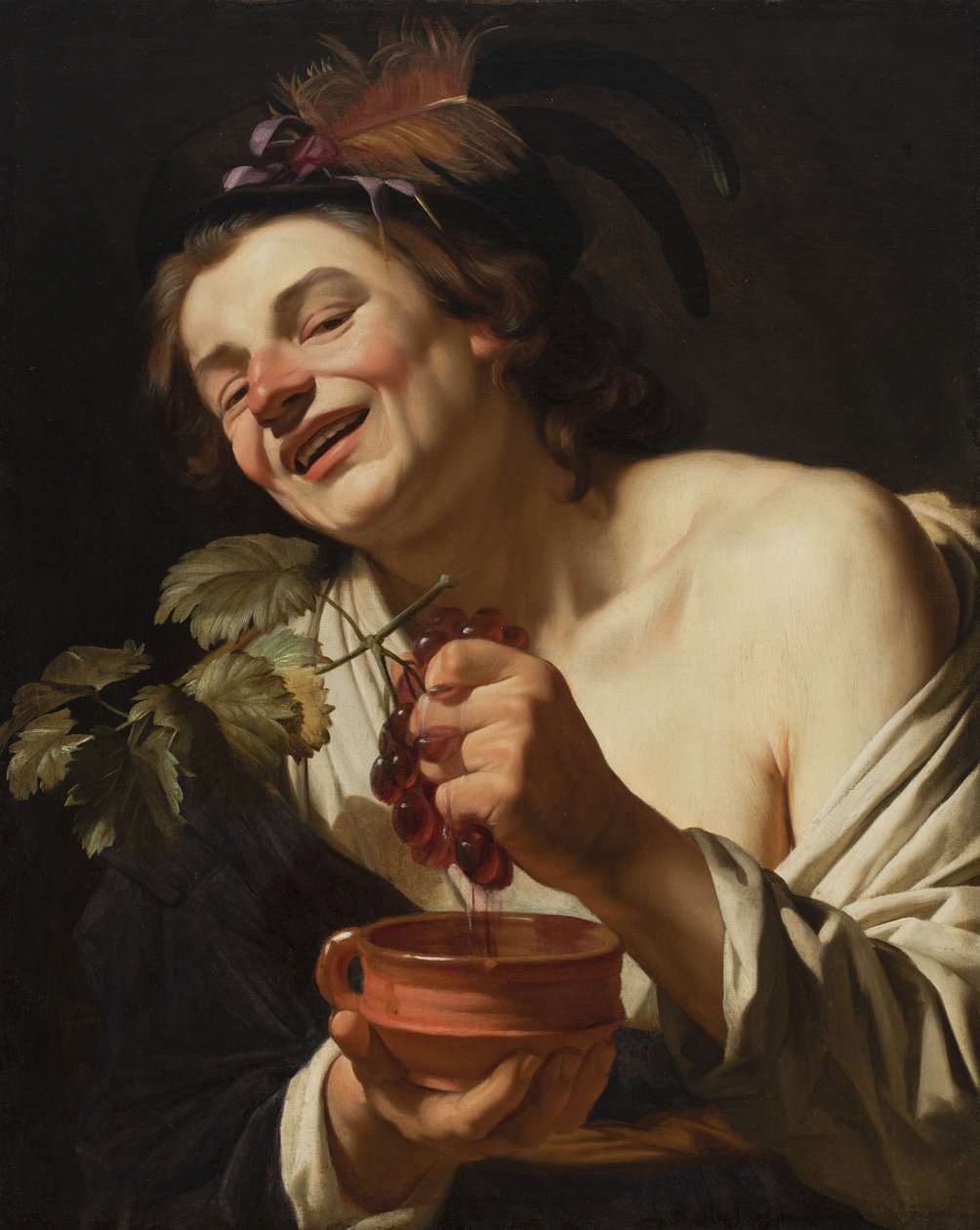 Usměvavý mladý muž mačkající hrozny, 1622 od Gerrit van Honthorst