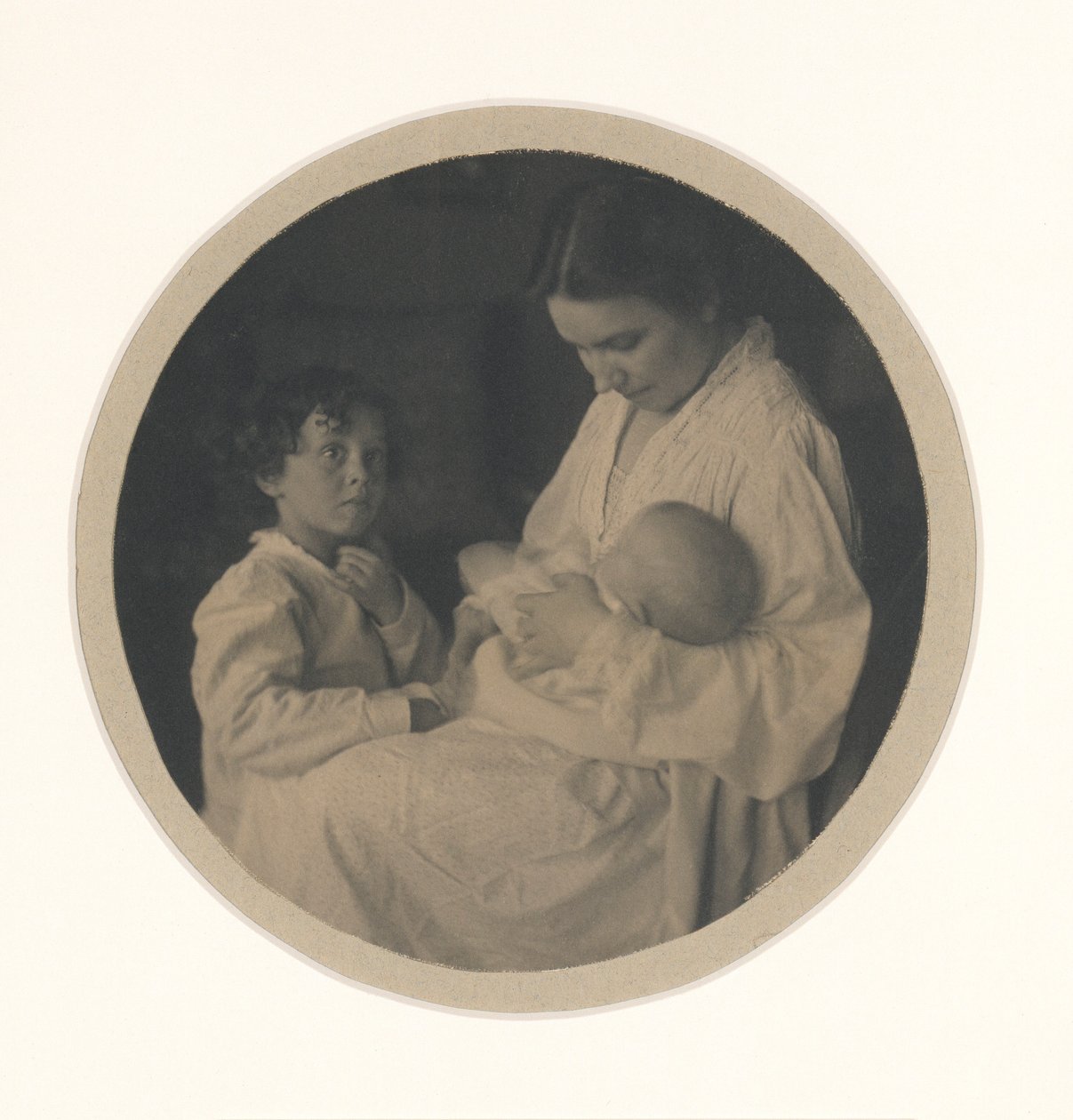Nancy, Paul (3,5 roku) a Claire (5 měsíců) od Gertrude Käsebier