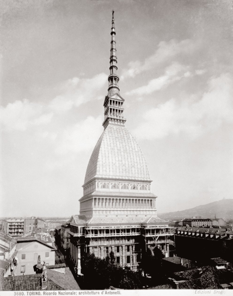 Pohled na Antonellian Mole v Turíně, c.1890 od Giacomo Brogi