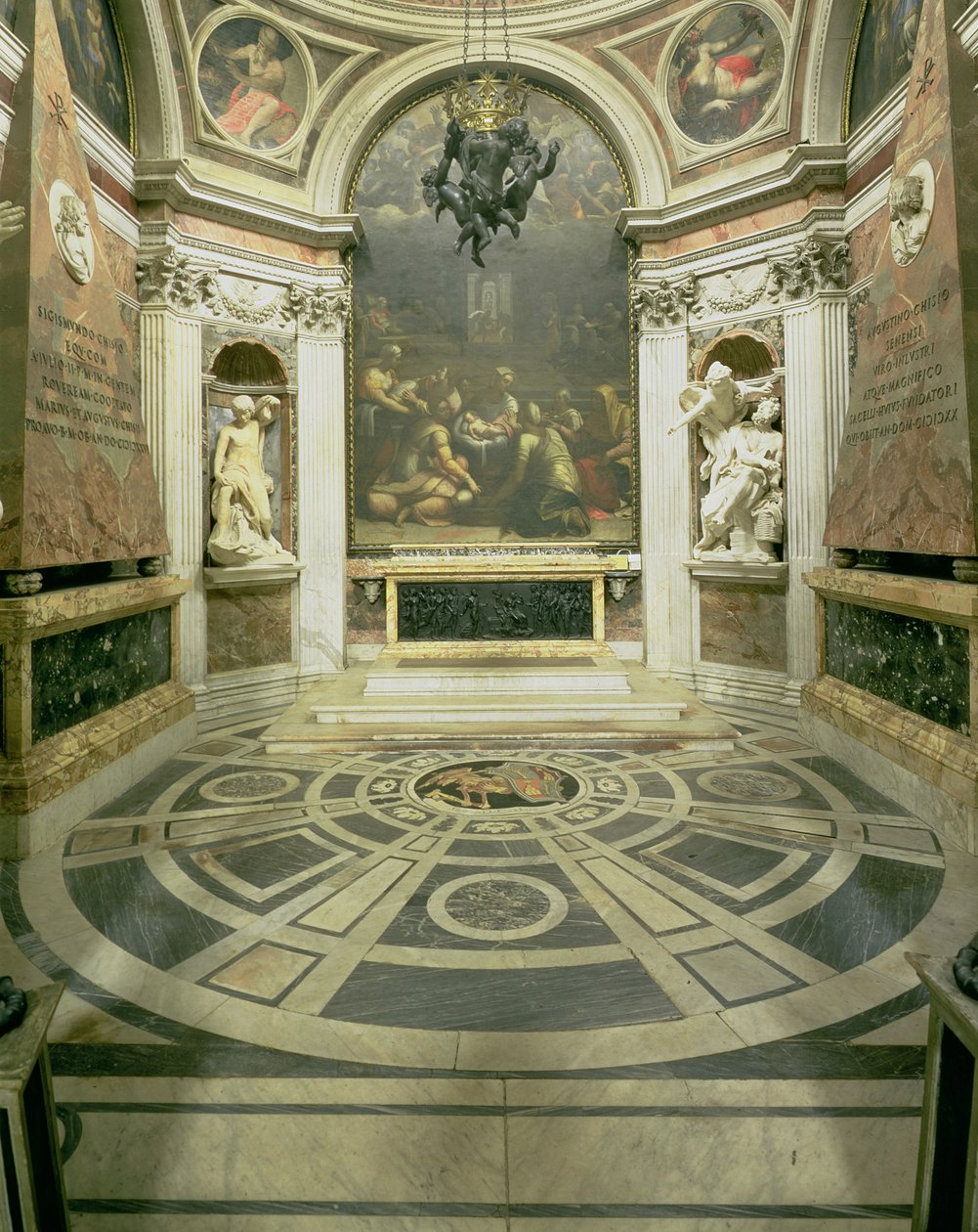 Pohled do interiéru osmiboké kaple Chigi, kterou začal stavět Rafael v roce 1513 a po roce 1652 dokončil Bernini. od Gian Lorenzo Bernini