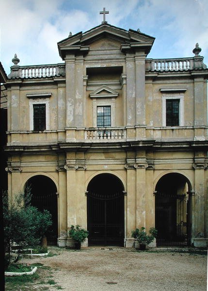 Fasáda kostela, postavená kolem roku 1625 od Gian Lorenzo Bernini