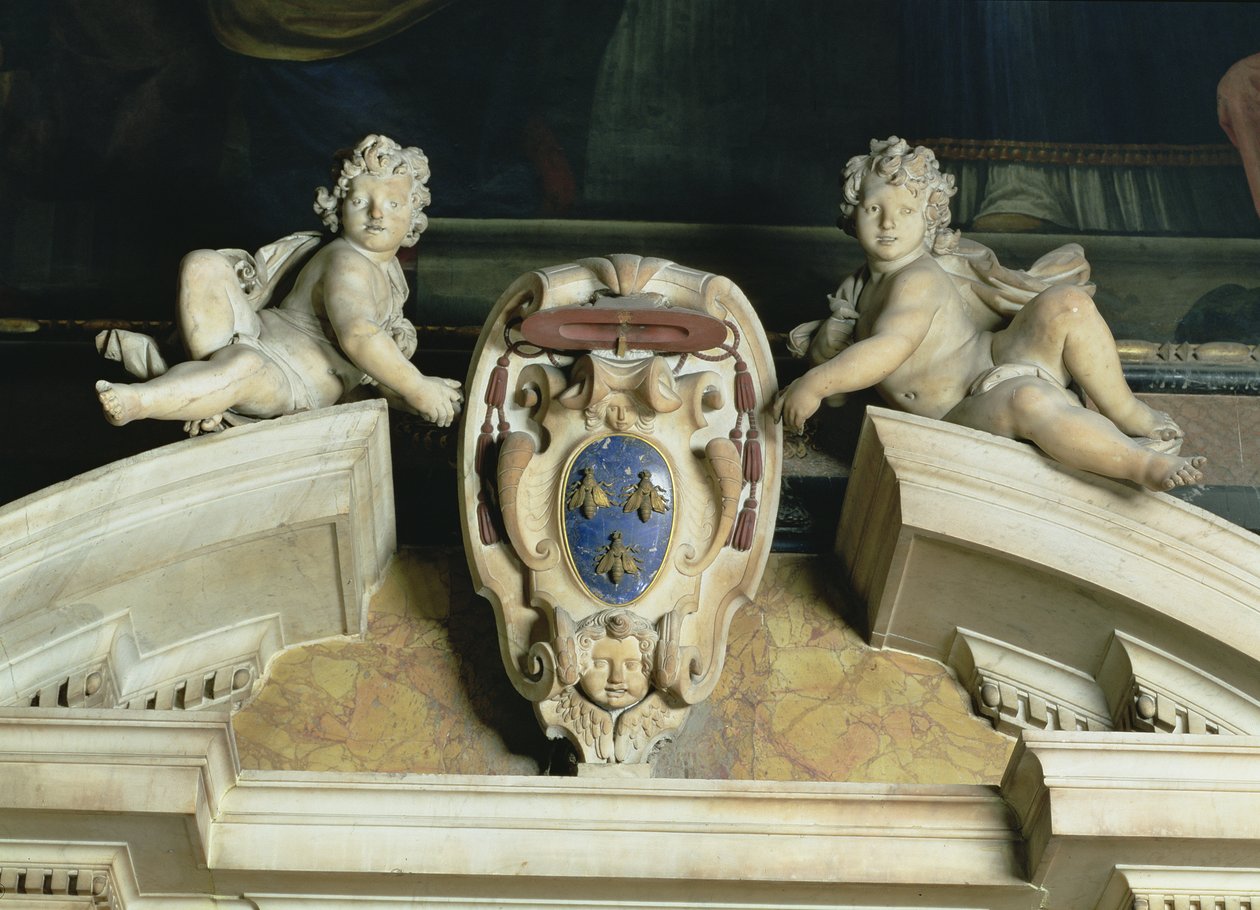 Vnitřní pohled na kapli Barberini, detail ozdobného štítu dvou cherubů podpírajících erb mramor, lapis lazuli od Gian Lorenzo Bernini