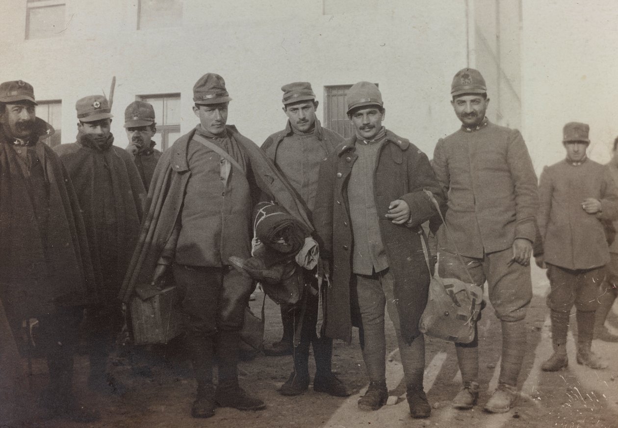 Album "Pictures of War II": Italští vojáci v Gradisca Sagrado, Gorizia, Itálie (černobílá fotografie) od Gigliucci Gigliucci