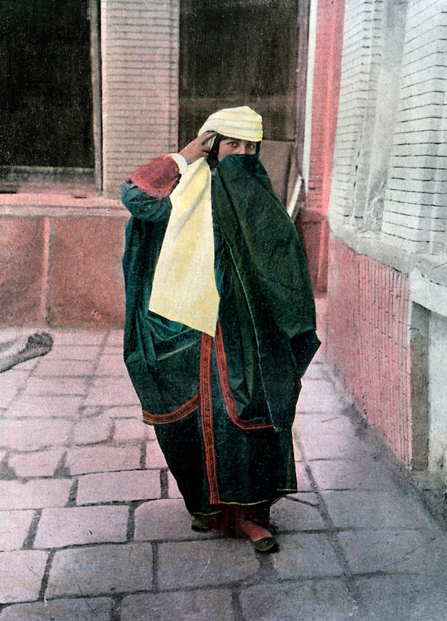 Perská žena v tradičním kroji, c1890. od Gillot