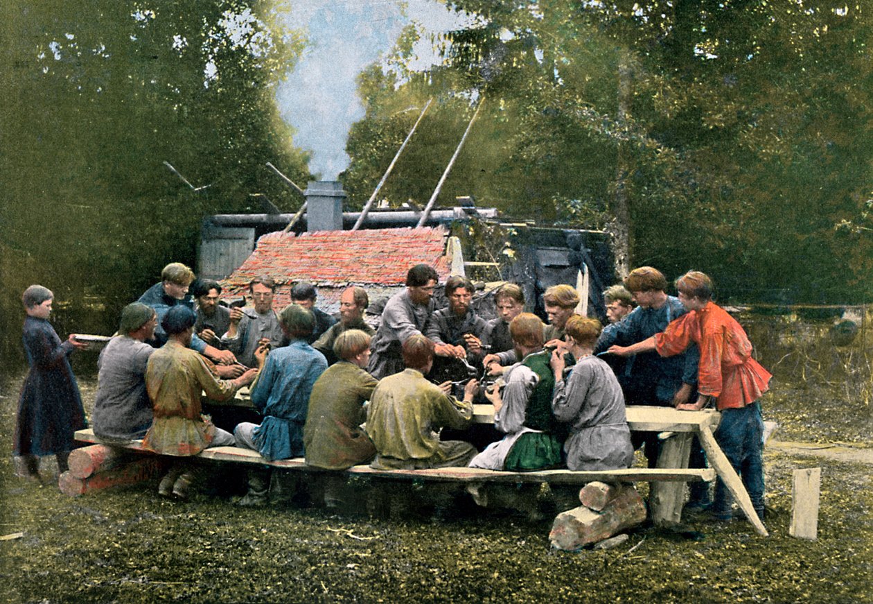 Dělnická jídelna ve vesnici, Rusko, c1890 od Gillot