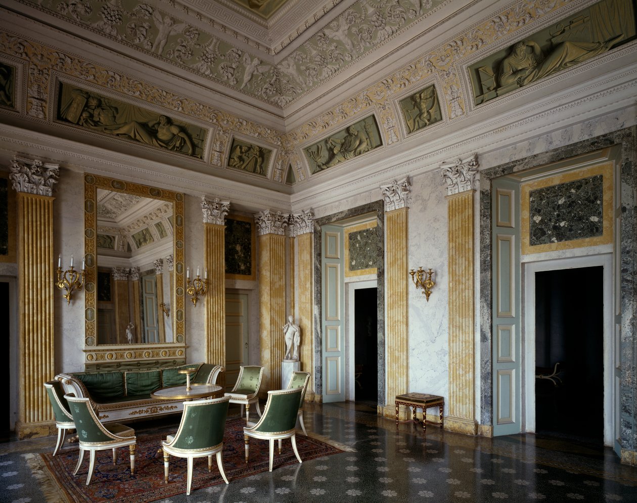 Centrální hala s nábytkem a dekoracemi, Villa Melzi d