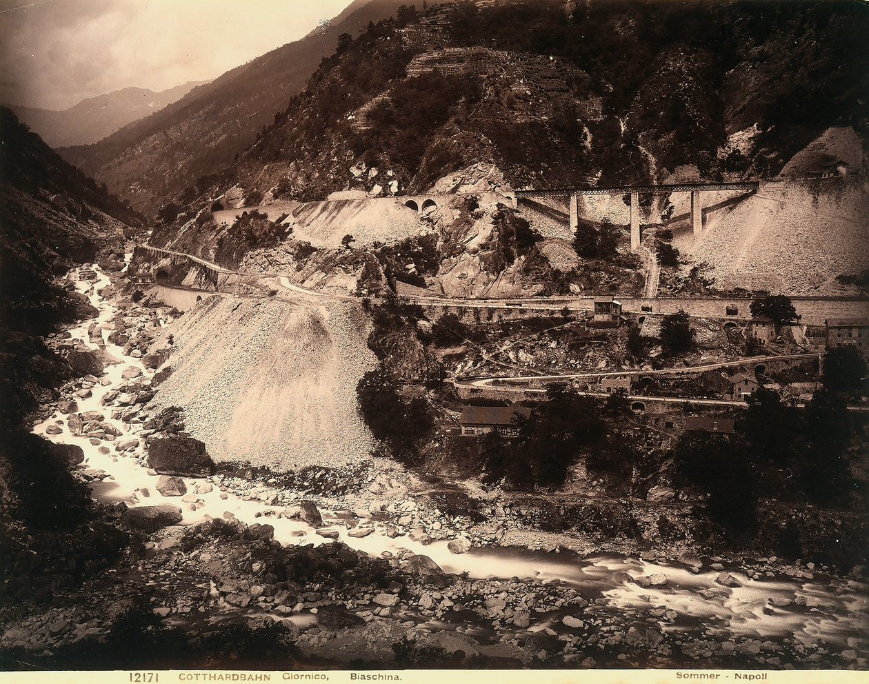 Úsek železnice San Gottardo mezi Giornico a Biasca od Giorgio Sommer