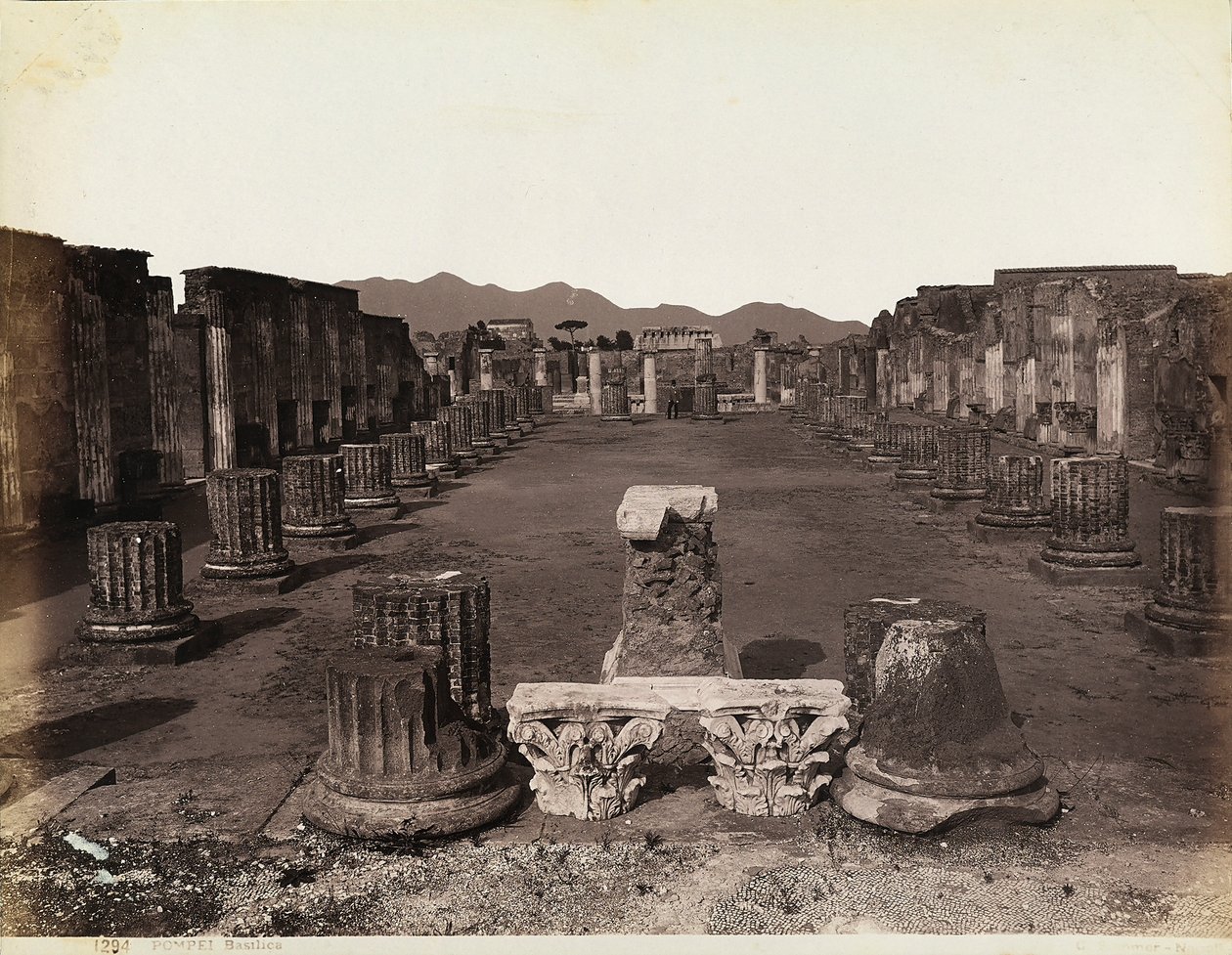 Celkový pohled na baziliku, východní strana, Pompeje od Giorgio Sommer