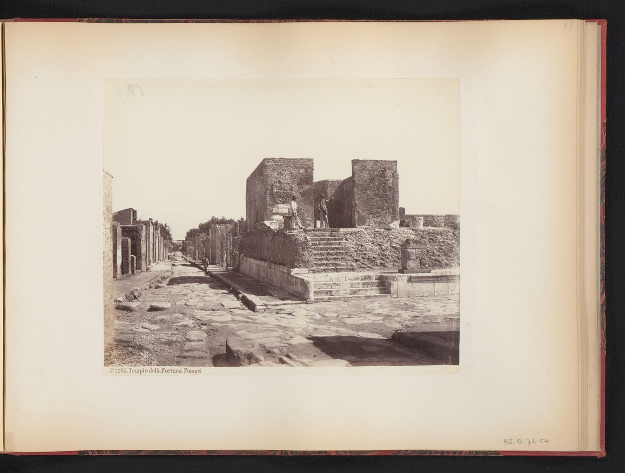 Pohled na Tempio della Fortuna Augusta v Pompejích, Itálie Tempio della Fortuna. Pompeje (název na objektu) od Giorgio Sommer