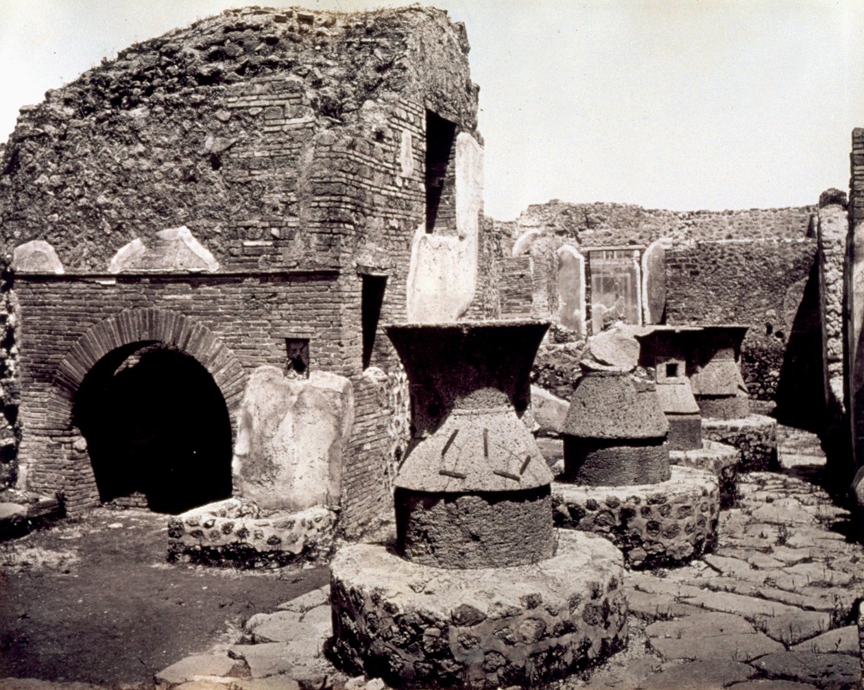 Pompeje: pohled na pekařskou dílnu od Giorgio Sommer