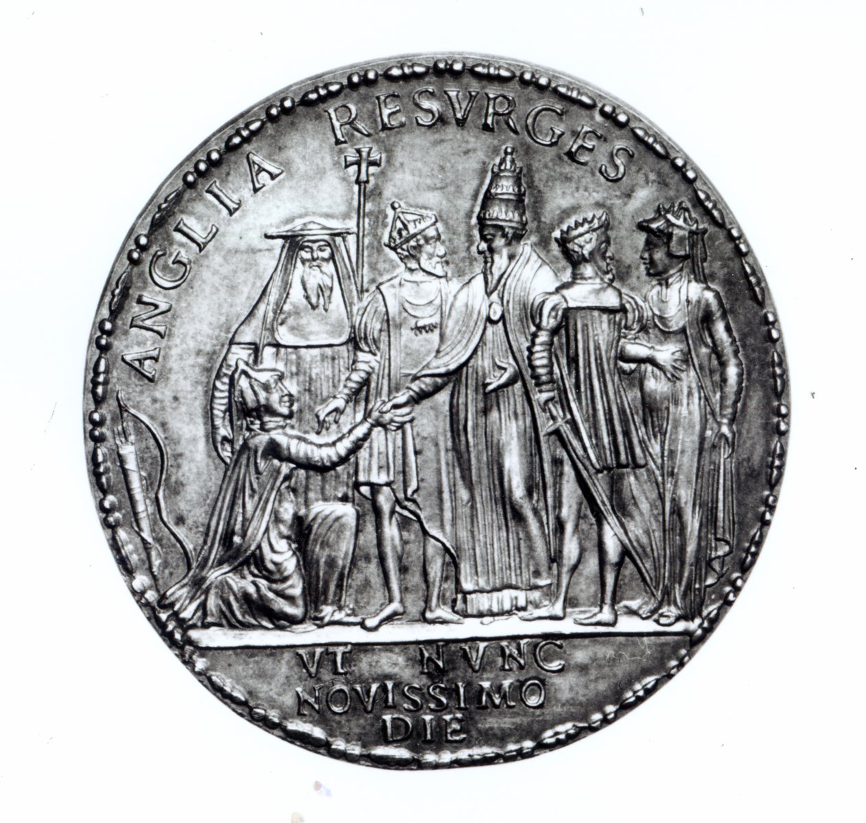 Medaile vyražená papežem Juliem III. na památku obnovení Anglie ke katolické církvi, 1554 (stříbrná) od Giovanni da Cavino
