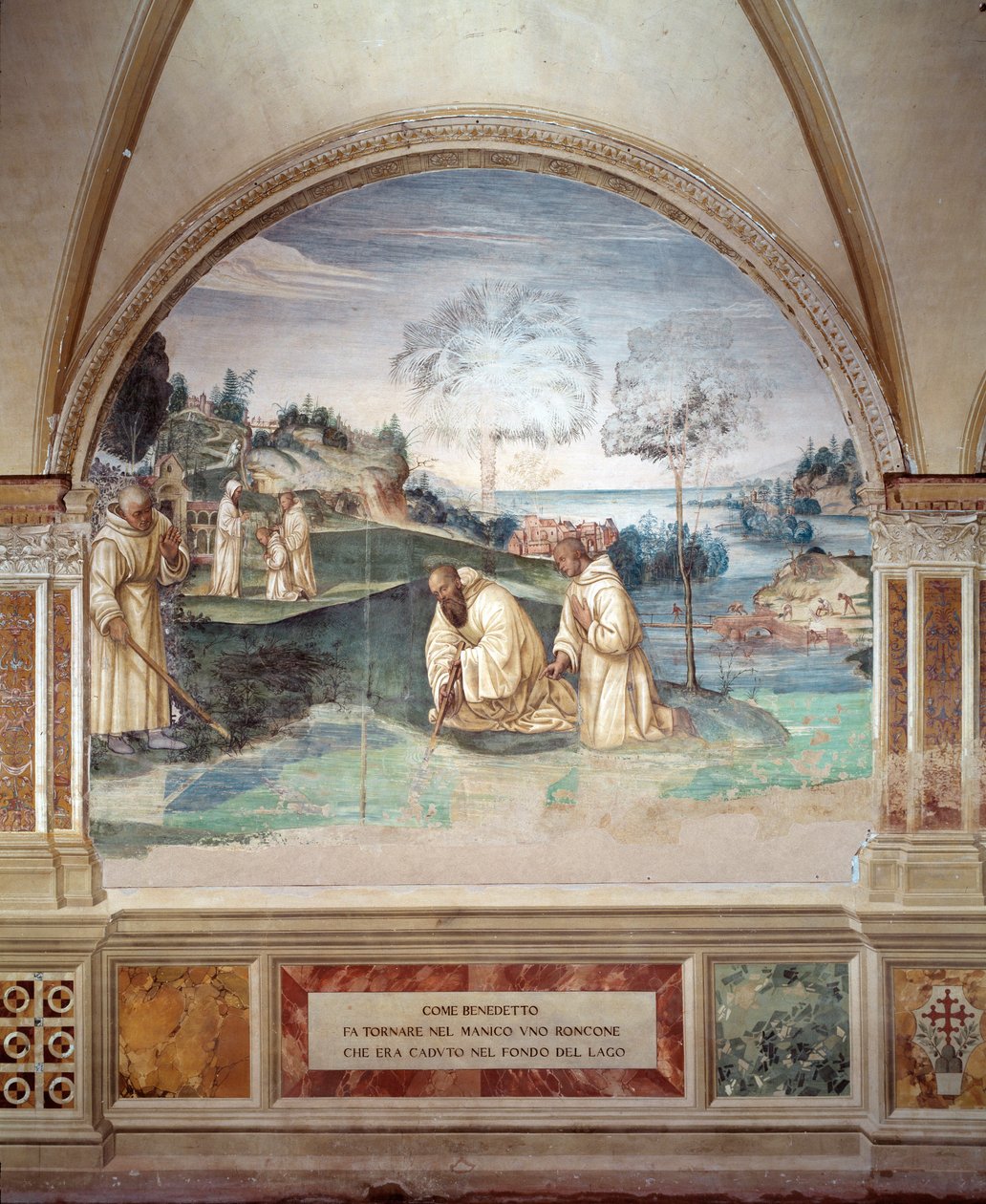 Benediktovi srp spadl do jezera freska ambitu od Giovana Antonia Bazzi di Sodoma (1477-1549) vyprávějící o životě svatého Benedikta z Nursie (480-567), zakladatele řádu benediktinů 1505-1508 opatství Monte Oliveto Maggiore, Fl od Giovanni Antonio Bazzi Sodoma