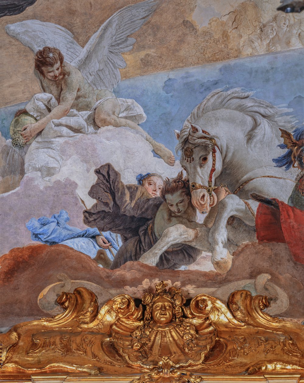 Palác Clerici, Galerie tapisérií nebo sál Tiepolo: "Kvadriga Slunce osvětluje svět", detail fresky na klenbě (kolem 1740). od Giovanni Battista Tiepolo
