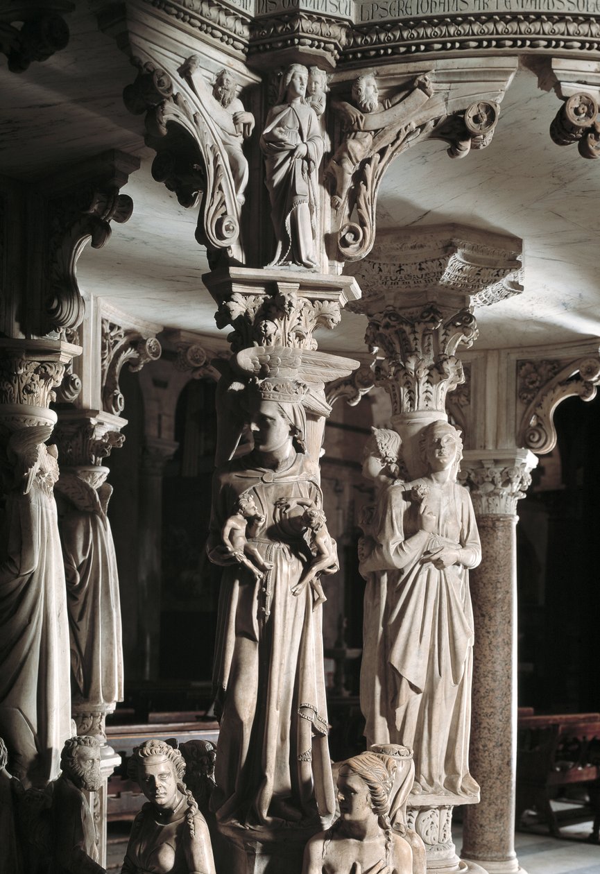 Detail sochařských skupin podpírajících židli od Giovanniho Pisana (1248-1314): Církev krmí své děti (Detail soch podpírajících mramorovou kazatelnu, Kostel krmí své děti) 1302-1311 Cathedrale de Pisa (Duomo di Pisa), Itálie od Giovanni Pisano