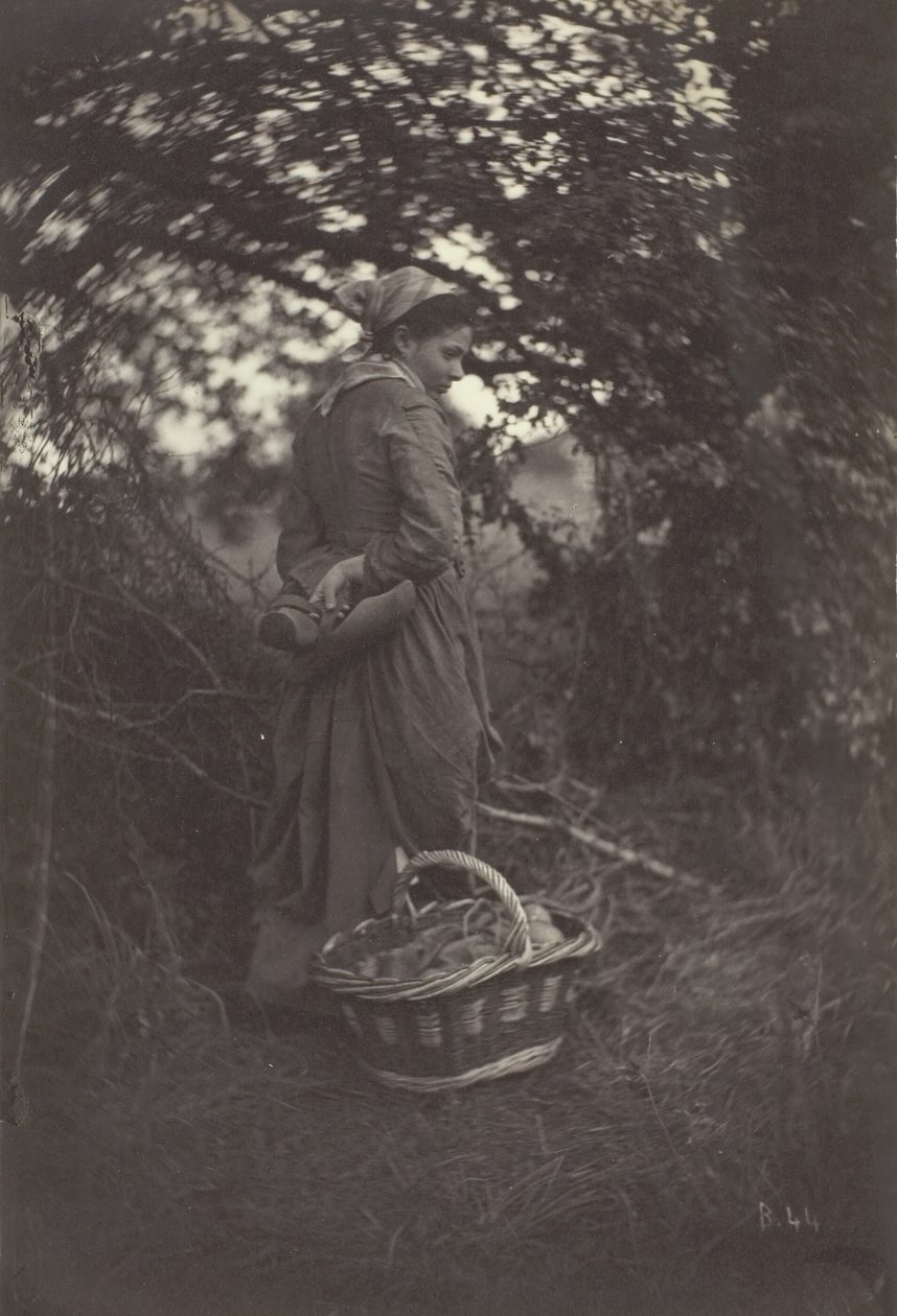 Žena stojící s košem na zemi, 1870. od Giraudon