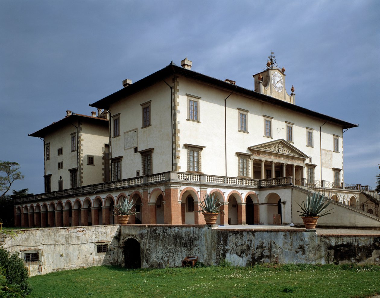Fasáda vily Medicea of ​​​​Poggio a Caiano - ca. 1480-1485 od Giuliano Giamberti da Sangallo