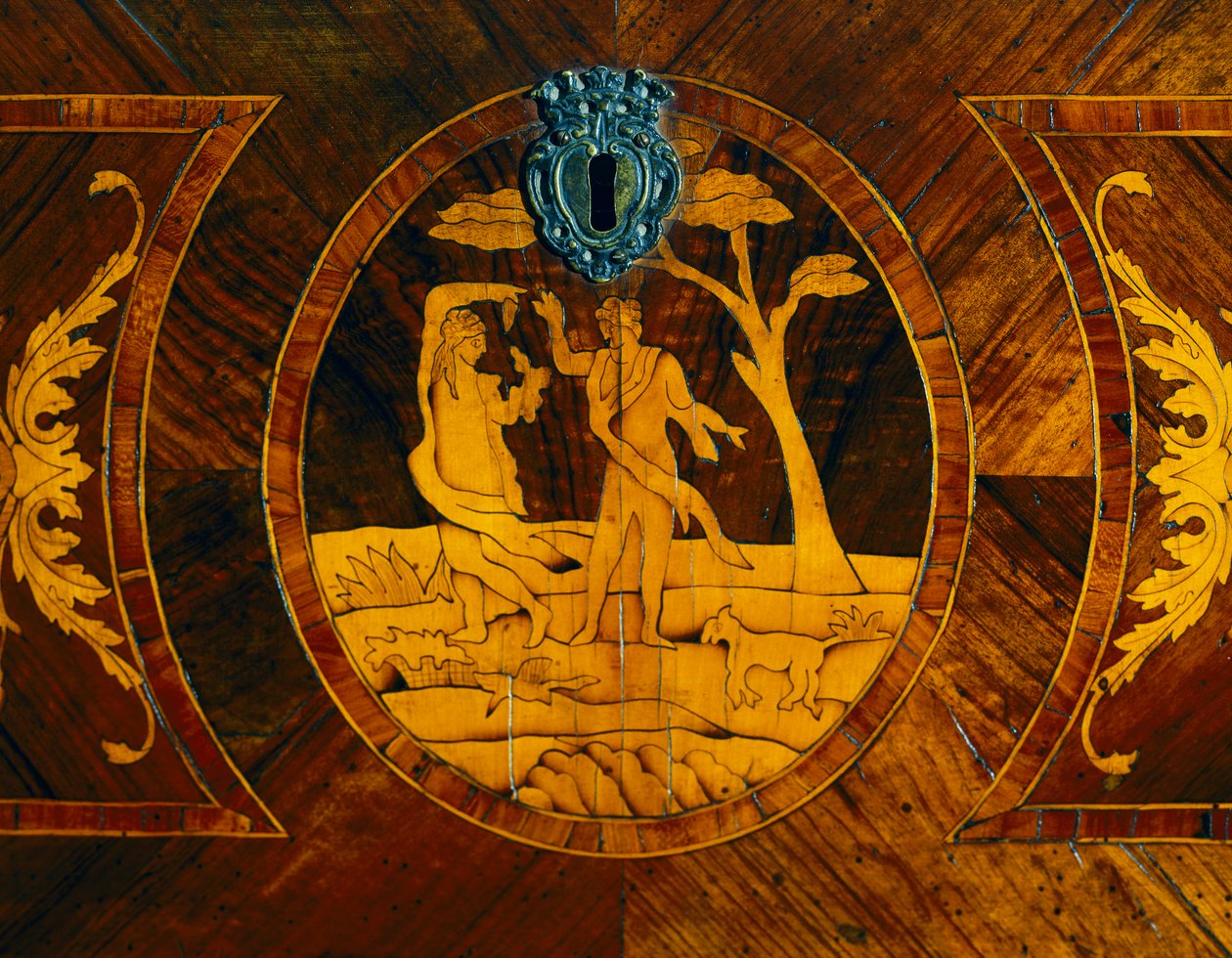 Intarzie s figurami, detail z lombardské komody se zásuvkou ve stylu Giuseppe Maggioliniho, Itálie od Giuseppe (manner of) Maggiolini