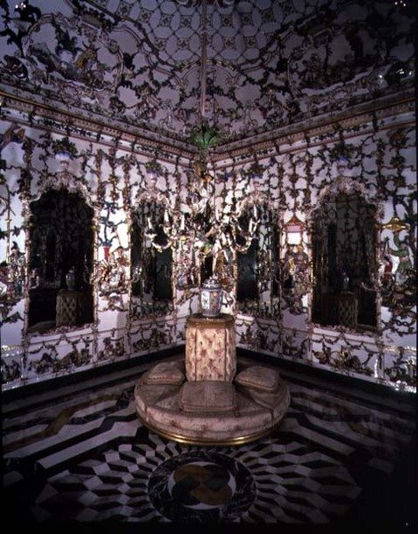 Kout Salonu Chino (čínského pokoje) celý z porcelánu, 1769 (porcelán) (podrobnosti viz 93238-9) od Giuseppe Gricci