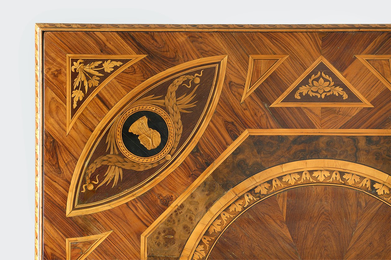 Detail desky stolu (dřevo) od Giuseppe Maggiolini
