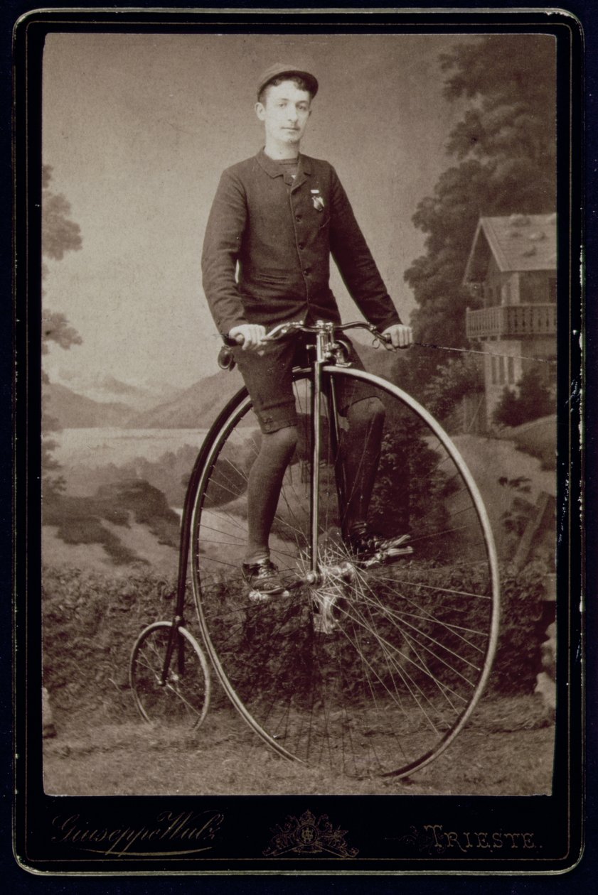Cyklista (potisk bromovostříbrné želatiny) od Giuseppe Wulz