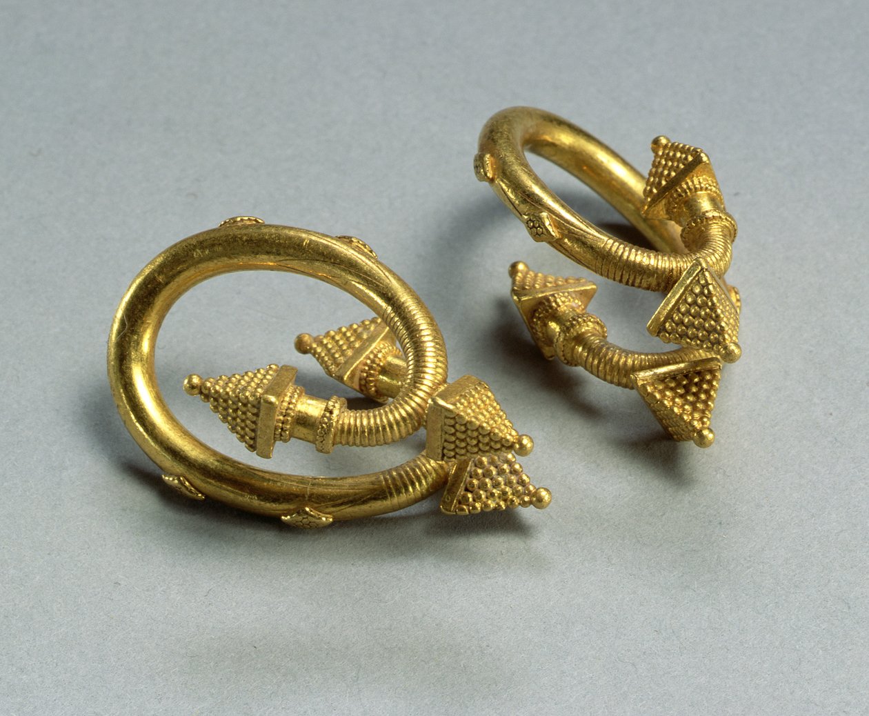 Pár spirálových náušnic, cca 450-400 př. n. l. (zlato) od Greek
