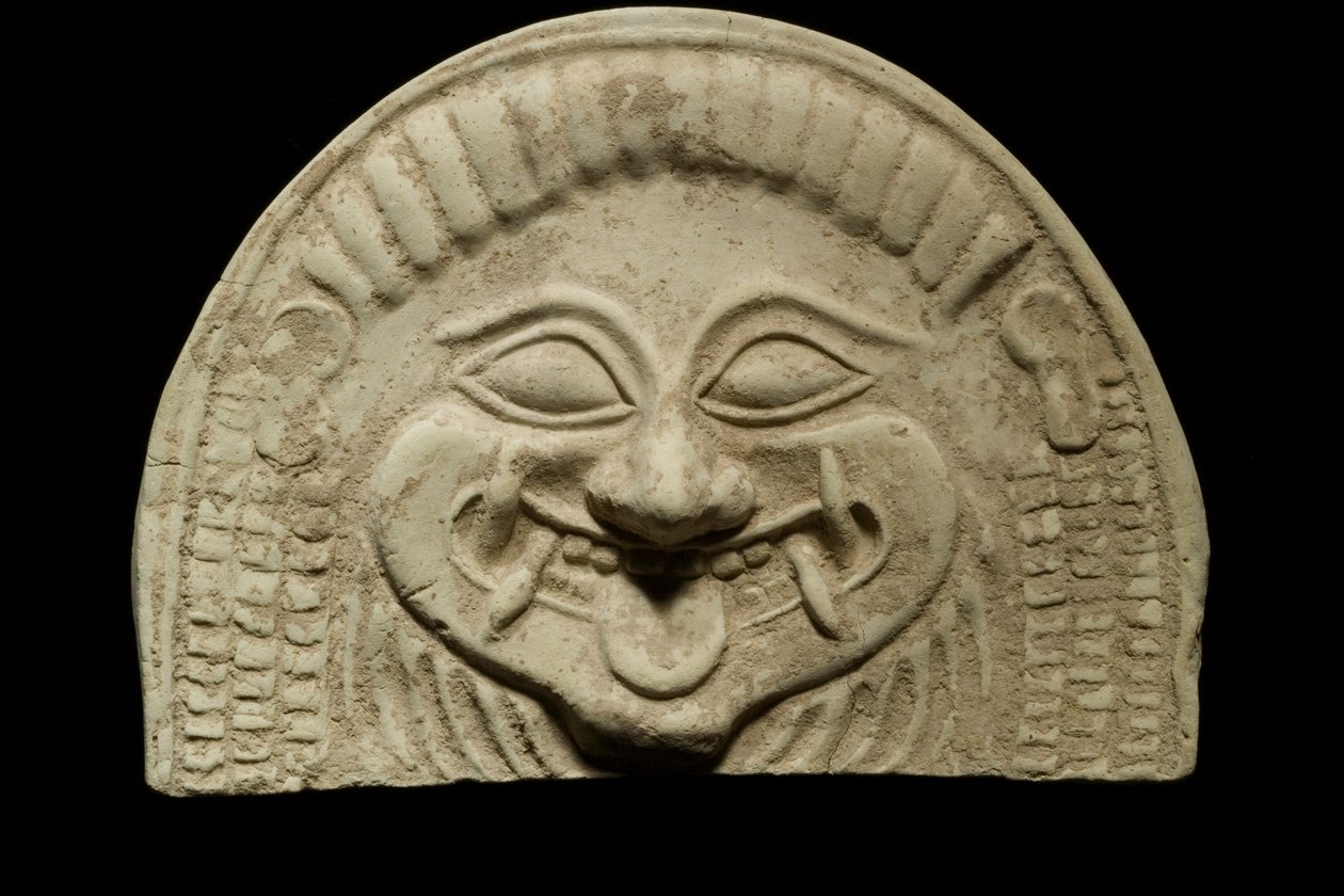 Antefix gorgonovy hlavy, z Tarenta, cca 6. století před naším letopočtem (terakota) od Greek