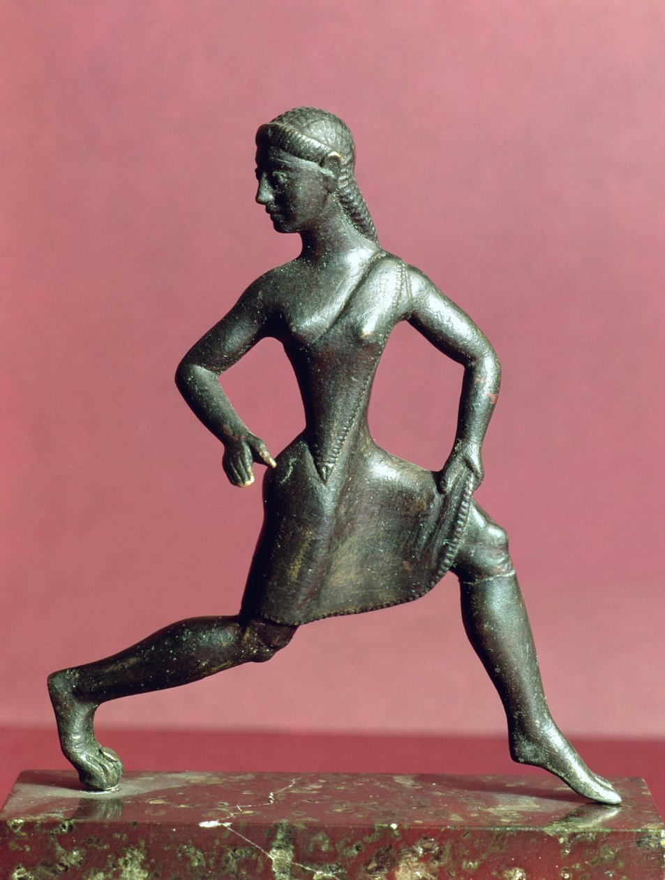 Figurka běžící dívky, (bronzová) od Greek