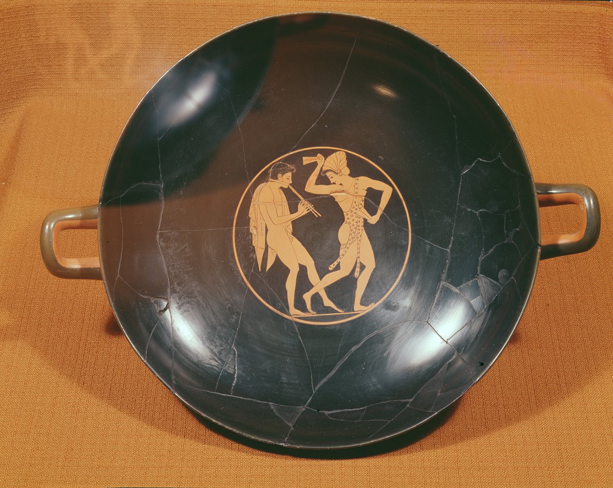 Kylix zobrazující hráče na flétnu a tanečnice, cca 520-10 (keramika) od Greek
